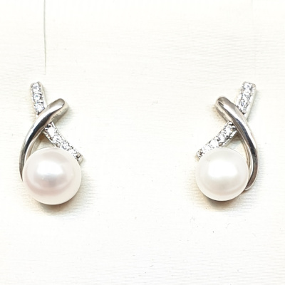 Sterling silver with clear cubic zirconia dancing pearl stud earring